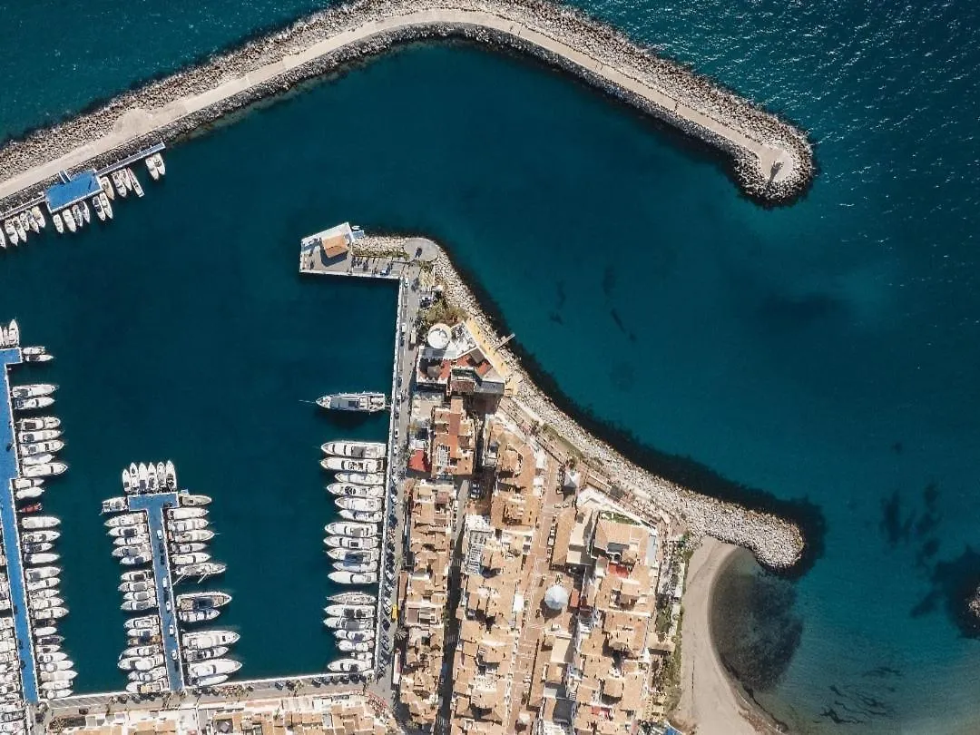 Sea Front Apartment In Puerto Banus Marbella